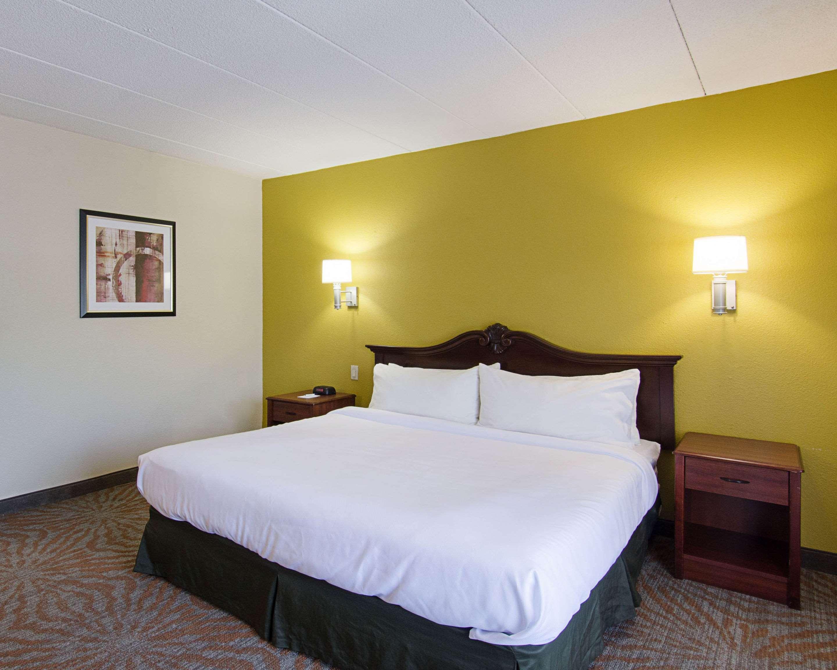 Quality Inn & Suites Вустер Екстер'єр фото