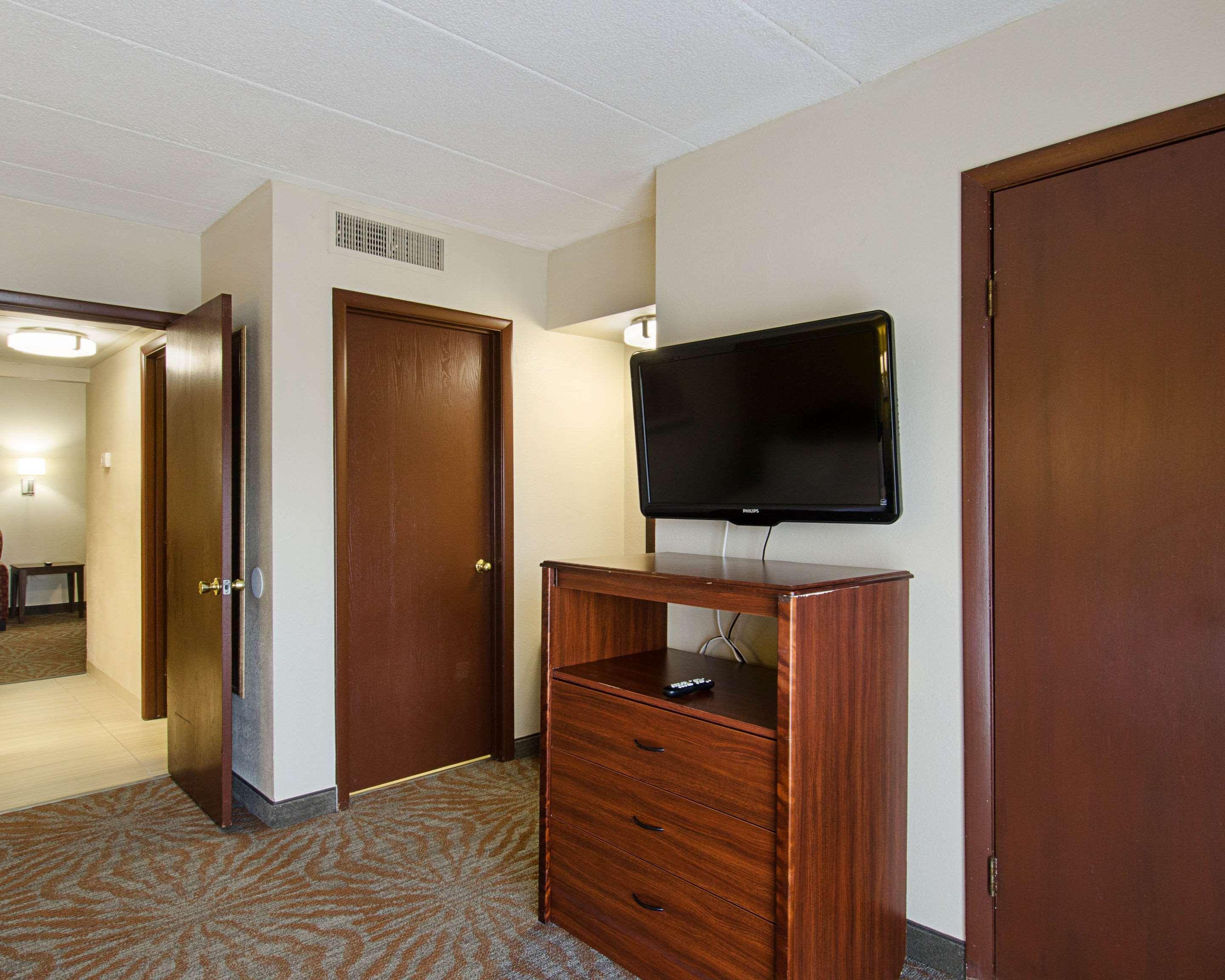 Quality Inn & Suites Вустер Екстер'єр фото