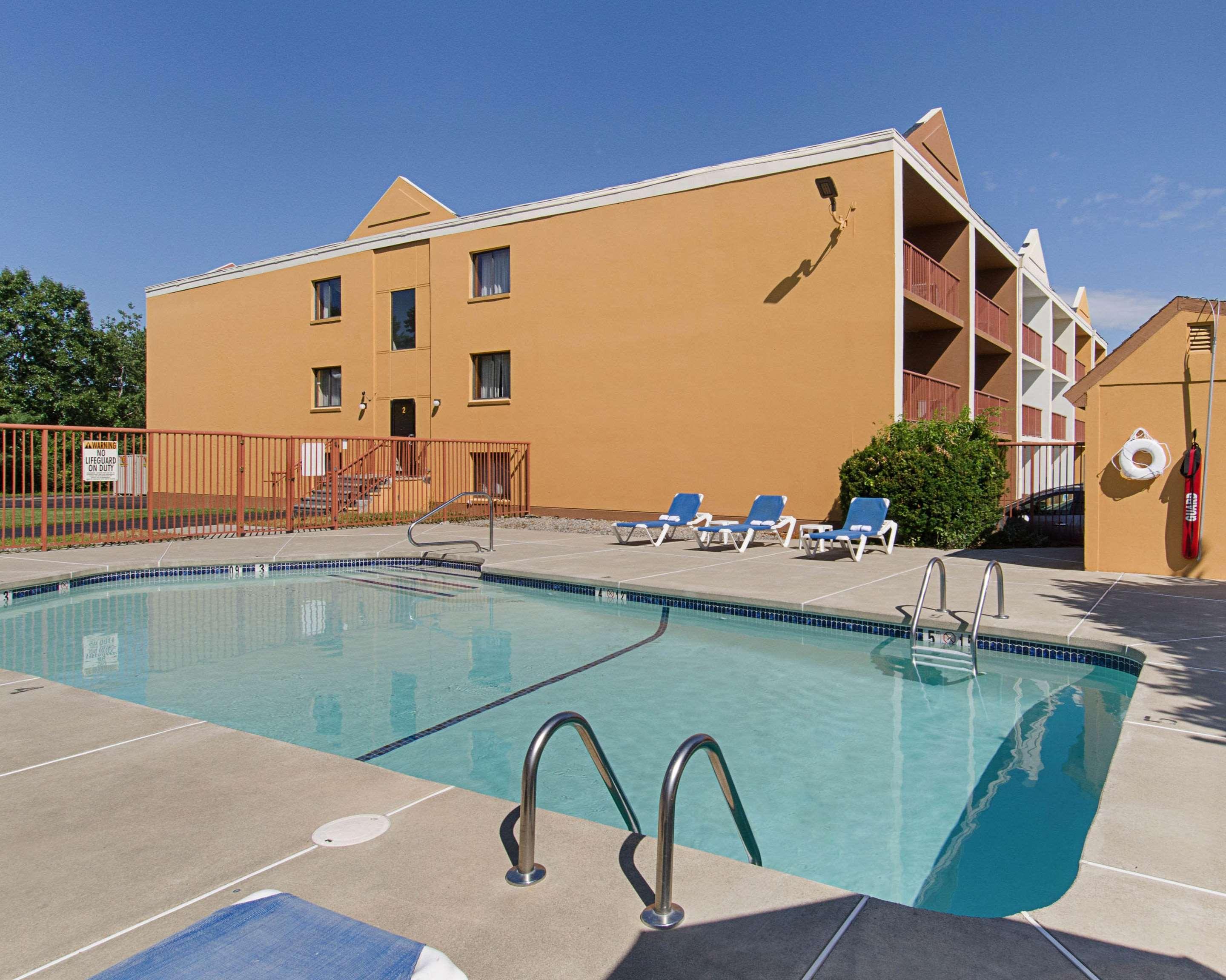 Quality Inn & Suites Вустер Екстер'єр фото