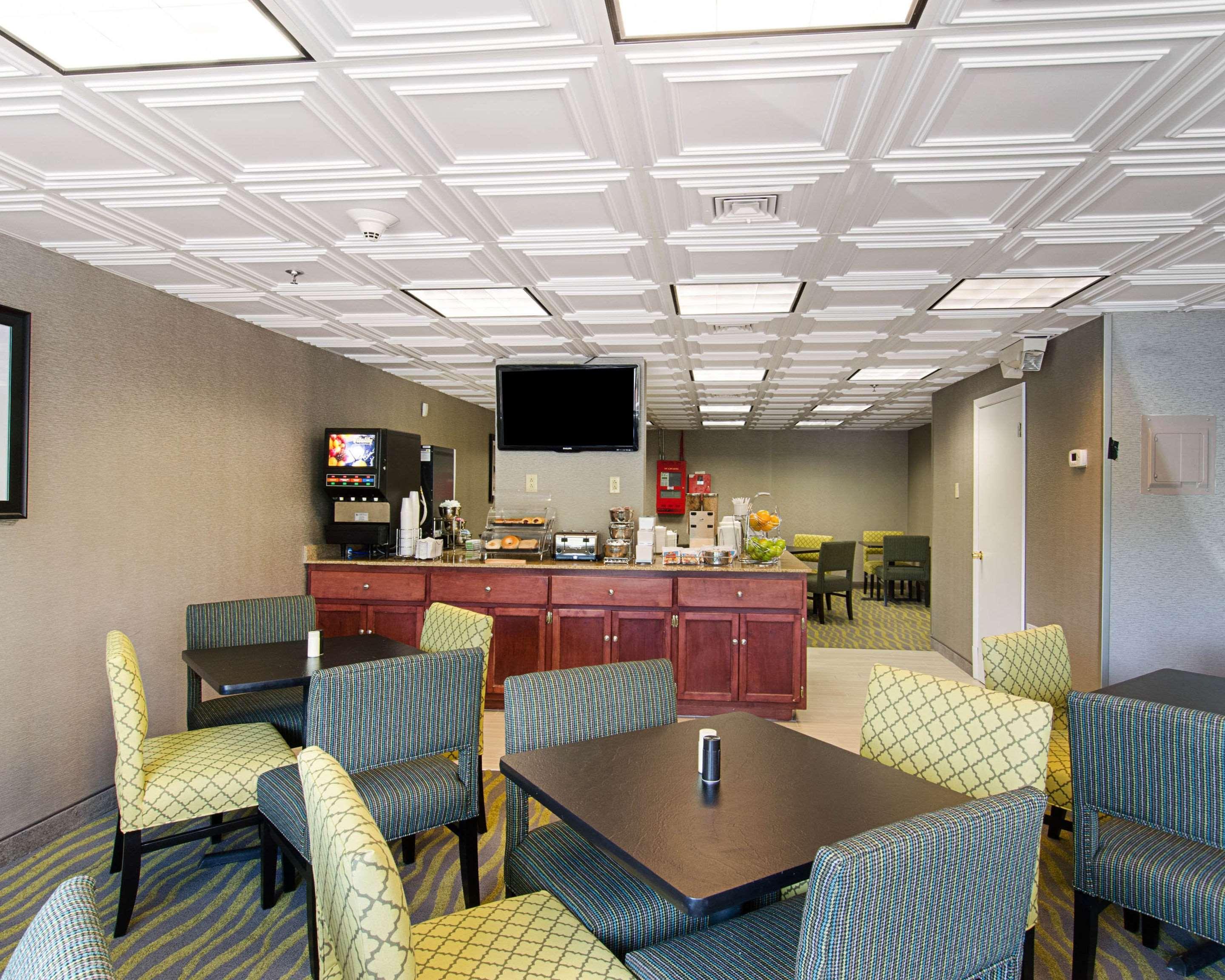 Quality Inn & Suites Вустер Екстер'єр фото