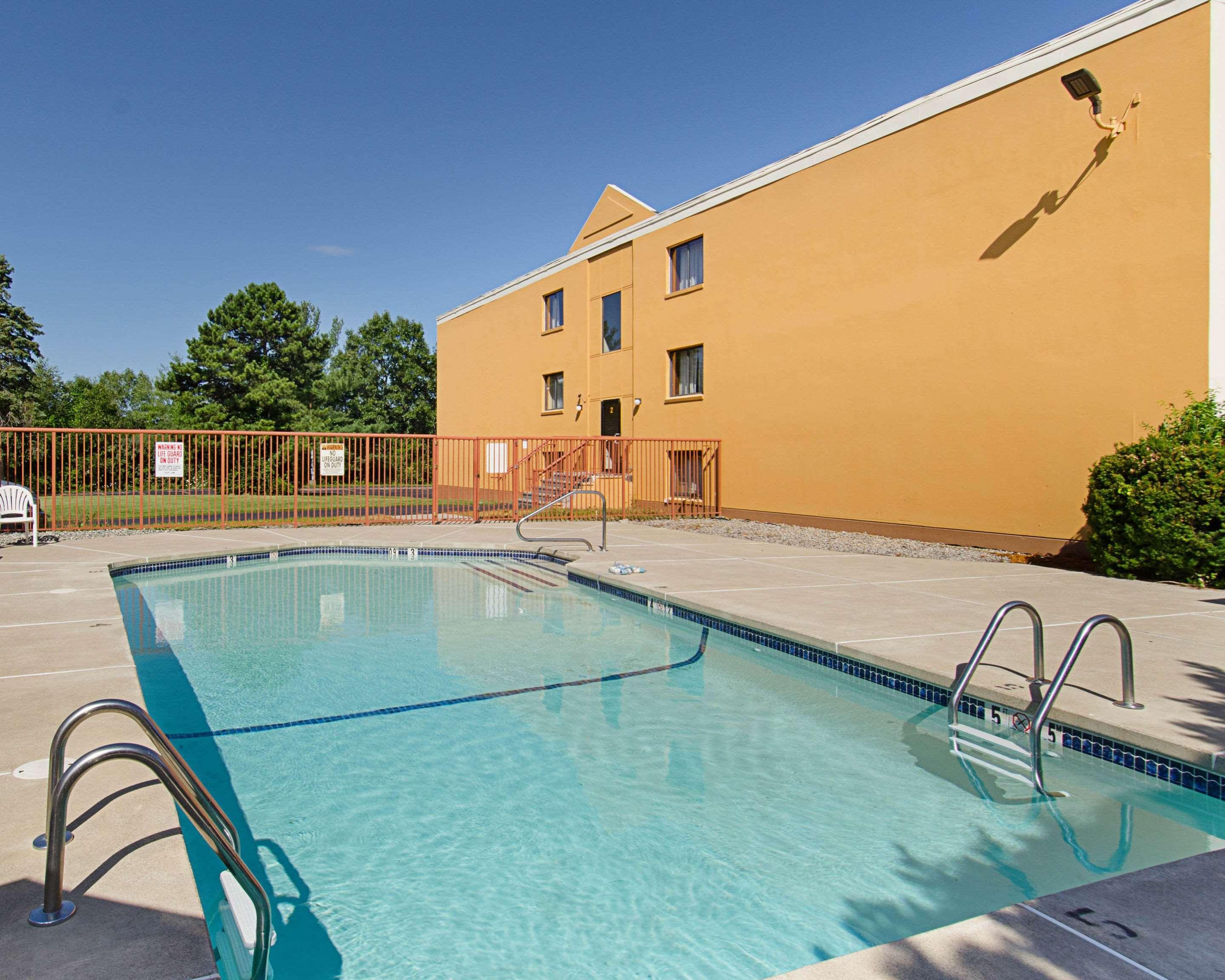 Quality Inn & Suites Вустер Екстер'єр фото